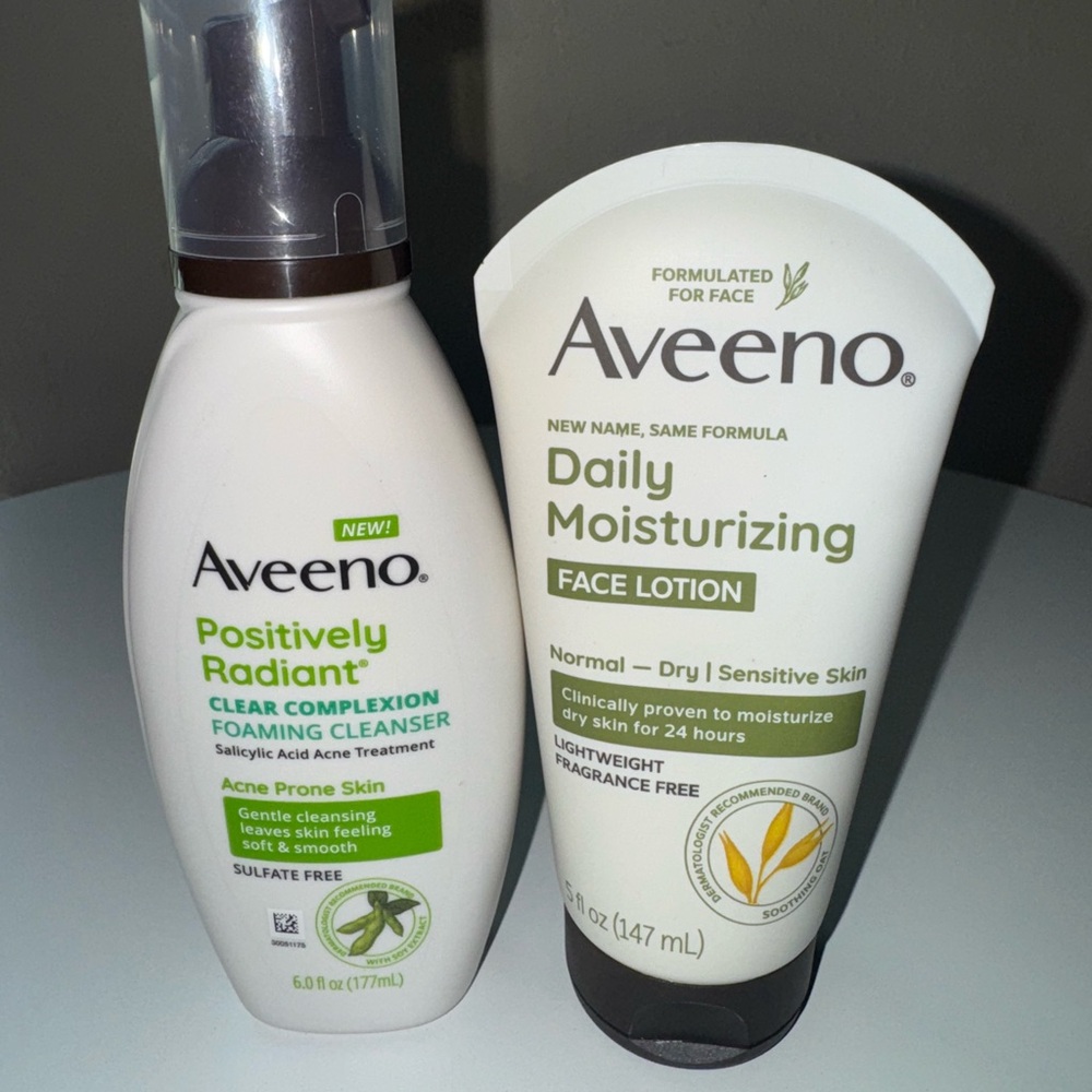 Aveeno Skincare Set - Cleanser and Moisturizer